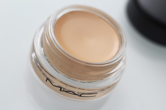 mac paint pot painterly vs nyx cosmetics eye shadow base